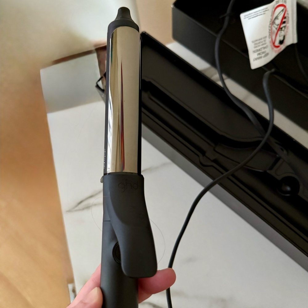 GHD Curve classic curl 1" iron.